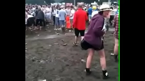 HD LOL. Man slides into girl peeing. Crazy & funny tehovideot