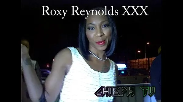 Videá s výkonom Porn Star ROXY RENOLDS Shows us the Goodies Sub 0 World Uncut HD