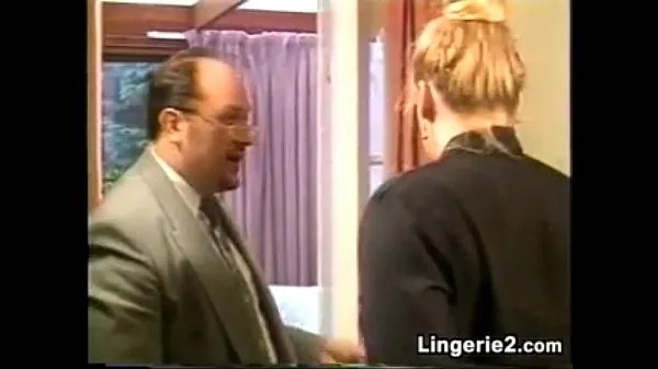 Videa s výkonem Blonde Woman Being Spanked By The Boss HD