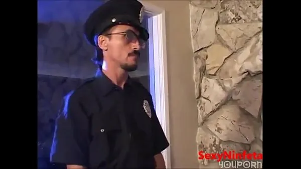 HD Cop gives teenage girl his big stick teljesítményű videók