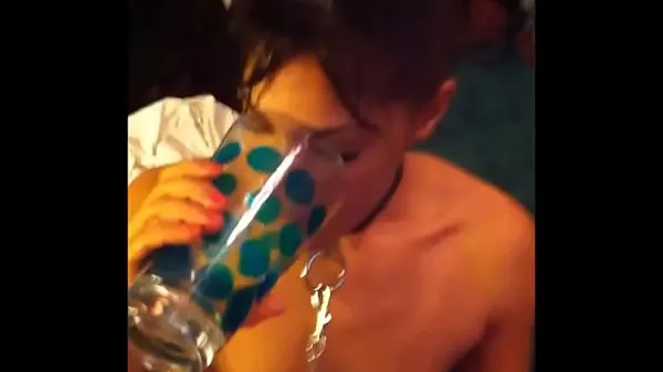HD Latina Girlfriend drinks piss from cup moc Filmy