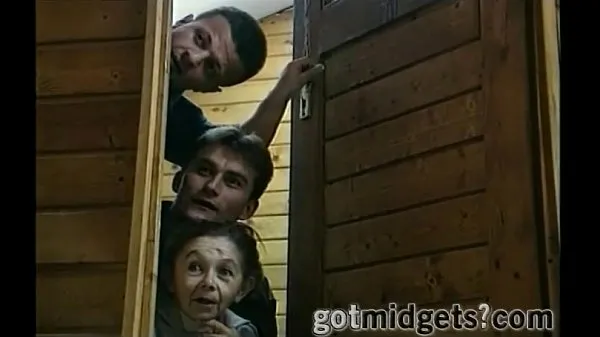 مقاطع فيديو عالية الدقة Threesome In A Sauna with 2 Midgets Ladies