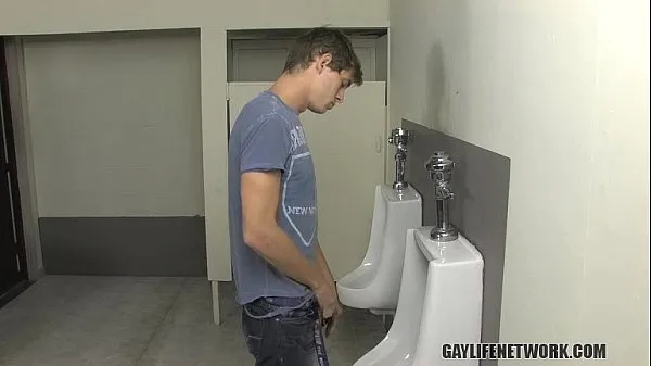 HD Twink is Caught Looking at Cock in School Bathroom moc Filmy