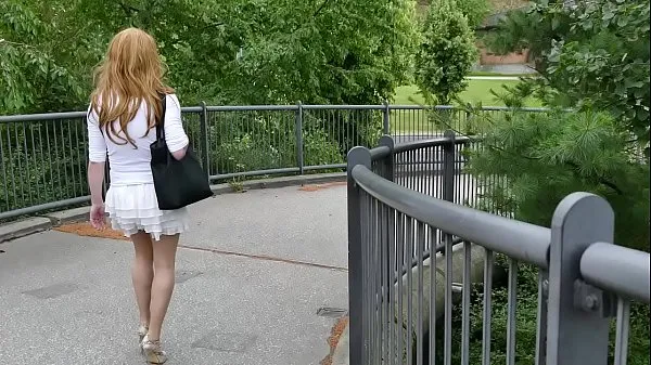 مقاطع فيديو عالية الدقة Crossdresser walking on bridge