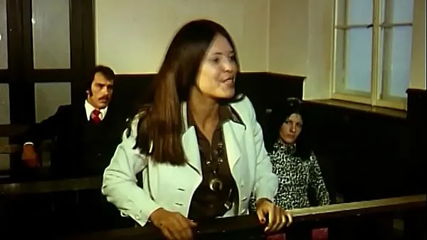 مقاطع فيديو عالية الدقة Orgy - Judge investigates facts of the case in the courtroom
