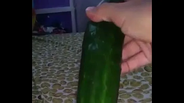 Vídeos poderosos masturbating with cucumber em HD