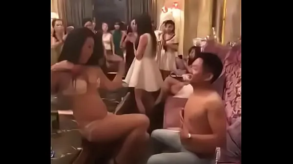Video HD Sexy girl in Karaoke in Cambodia kekuatan