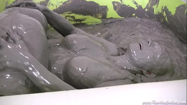 Video HD Horny Mud Bath Girls with Mindi Mink mạnh mẽ
