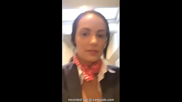 高清Flight attendant uses in-flight wifi to cam on camsoda电源视频