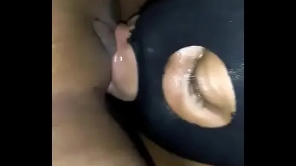 Videa s výkonem Suck wife's pretty shaved pussy part 3 HD
