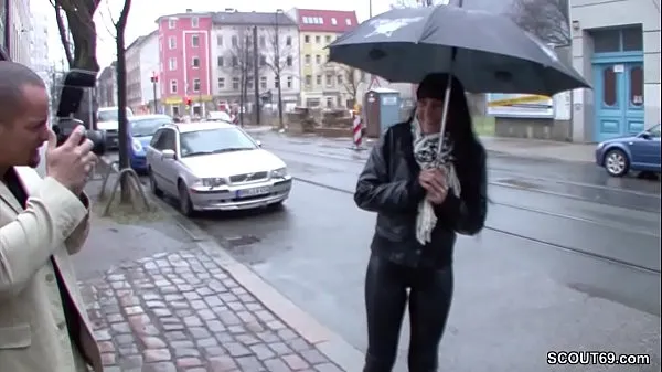 Videa s výkonem Teeny is approached on the street and fucked for money HD