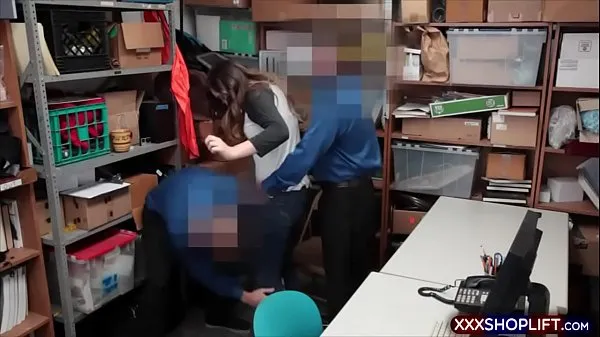 HD Cute teen brunette shoplifter got caught and was taken to the backroom interrogation office where she was fucked by both LP officers ισχυρά βίντεο