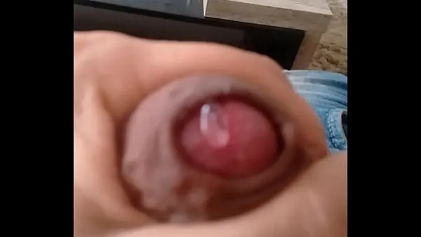HD Running your finger on your dick drooling at home パワービデオ