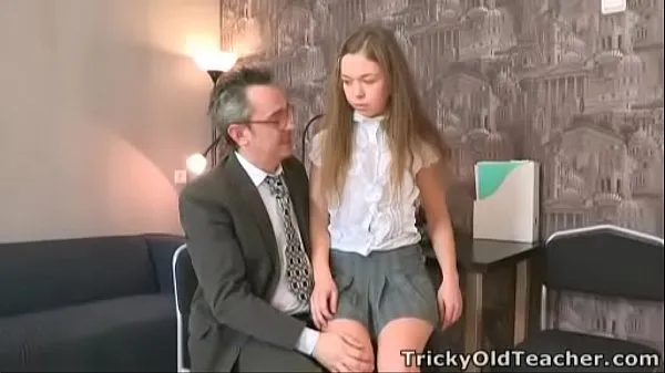 Videa s výkonem Tricky Old Teacher - Sara looks so innocent HD
