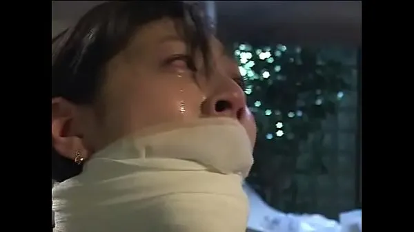 HD Грязная азиатская сучка Арими Мизусаки связали, заткнули рот кляпом и пороли до слезмощные видео