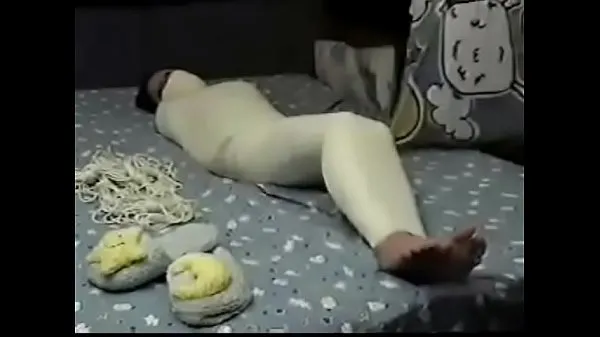 高清Mummified whore Betty is struggeling and gets feet tickled电源视频