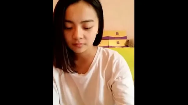 HD Young Asian teen showing her smooth body güçlü Videolar