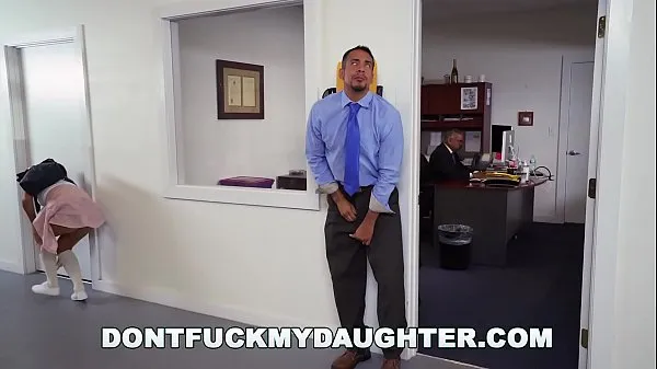 Videa s výkonem DON'T FUCK MY step DAUGHTER - Bring step Daughter to Work Day ith Victoria Valencia HD