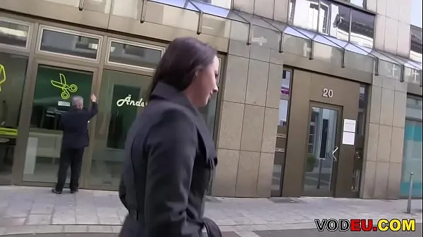 HD ブルネットのドイツ人女性が拾われて激しく犯される パワービデオ