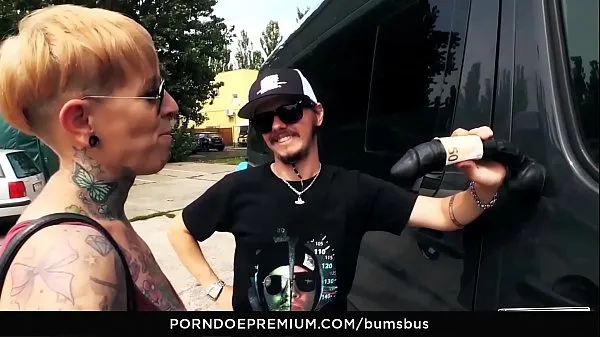 Video HD BUMS BUS - The tattooed German Lady Kinky Cat has hot sex in traffic kekuatan