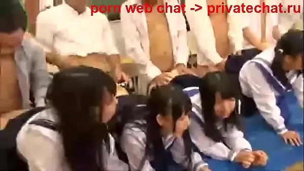 Videa s výkonem yaponskie shkolnicy polzuyuschiesya gruppovoi seks v klasse v seredine dnya (1 HD