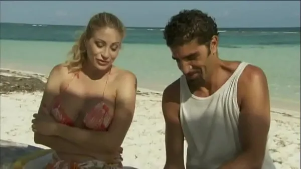 HD Italian pornstar Vittoria Risi screwed by two sailors on the beach močni videoposnetki