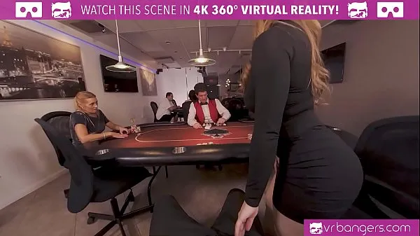高清VR Bangers Busty babe is fucking hard in this agent VR porn parody电源视频