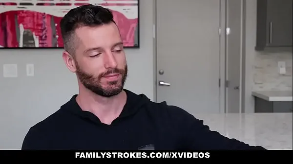 Videá s výkonom FamilyStrokes - Innocent Teen Summer Brooks Gets Filled with Cock HD