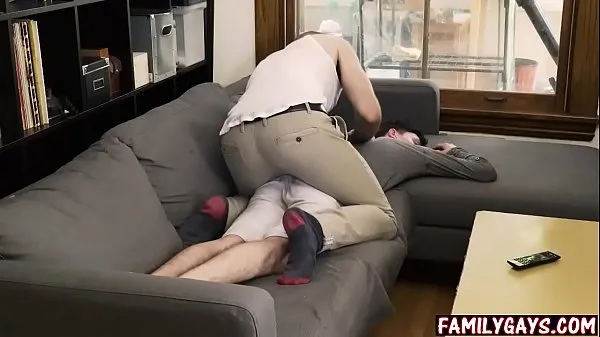 Vidéos HD Beau-père gay massant et baisant son beau-fils - famille foutue puissantes