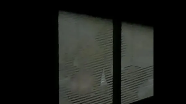HD Neighbor getting in with an open window 2 ισχυρά βίντεο