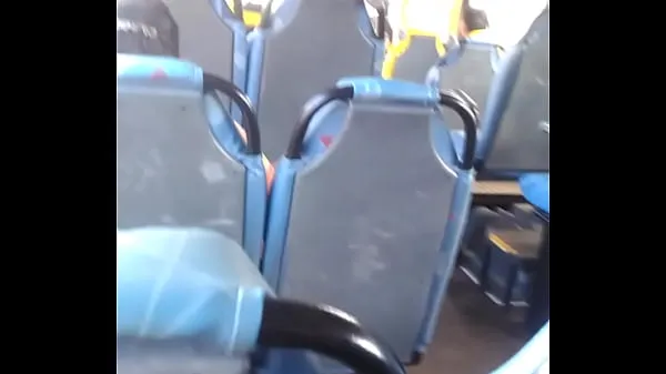Videá s výkonom jerking off on the bus HD