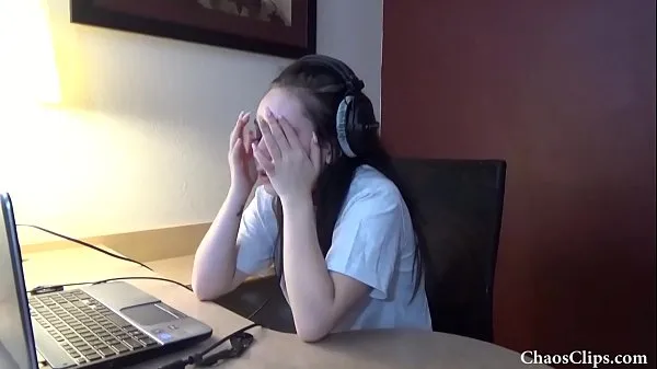 HD 18 year old Lenna Lux masturbating in headphones močni videoposnetki
