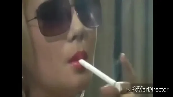 HD-These chicks love holding cigs in thier mouths powervideo's