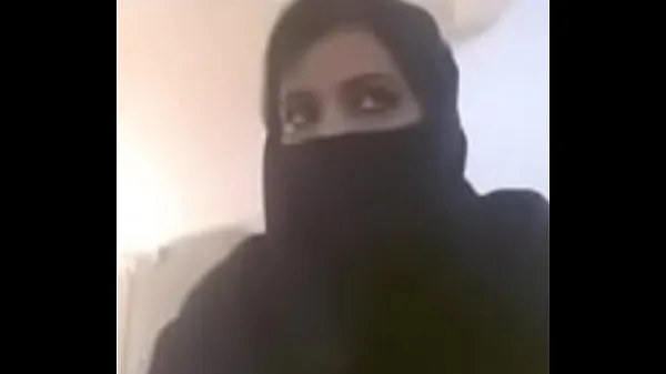 Video HD Muslim hot milf expose her boobs in videocall kekuatan