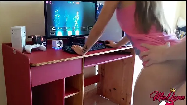HD Amateur Gamer Girl fucked while plays Star Wars BF2 - Amateur Sex power videoer