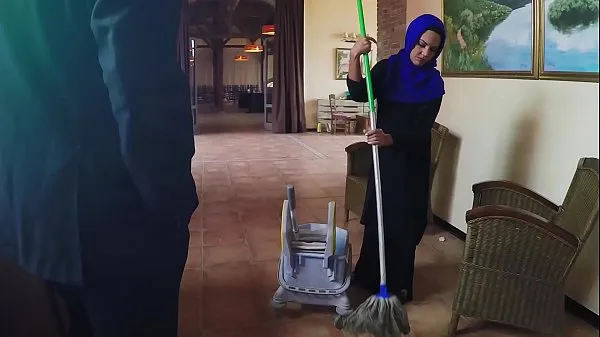 HD ARABS EXPOSED - Poor Janitor Gets Extra Money From Boss In Exchange For Sex power videoer