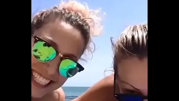 HD Couple of old women on the beach exhibitionist teljesítményű videók