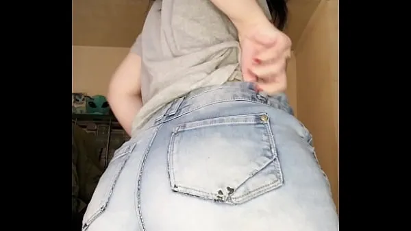 Videa s výkonem E-girl tails showing ass and pussy HD