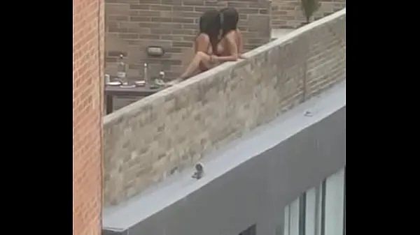 HD Rooftop lesbians พลังวิดีโอ