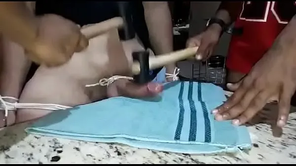 HD Two boys destroying the submissive's chopstick močni videoposnetki
