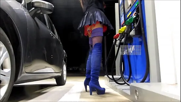 HD Crossdresser Mini Skirt in Public --Gas station พลังวิดีโอ