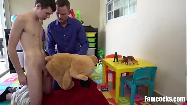 Videa s výkonem step Dad Gets A Teddy Bear As Fuck Toy HD