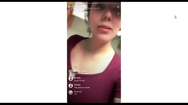 مقاطع فيديو عالية الدقة Slut Shows Her Boobs Live On Instagram