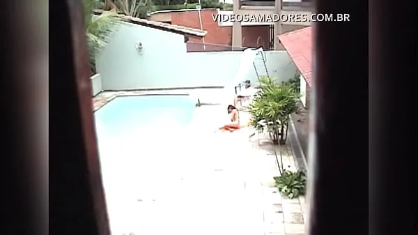 HD Young boy caught neighboring young girl sunbathing naked in the pool power videoer