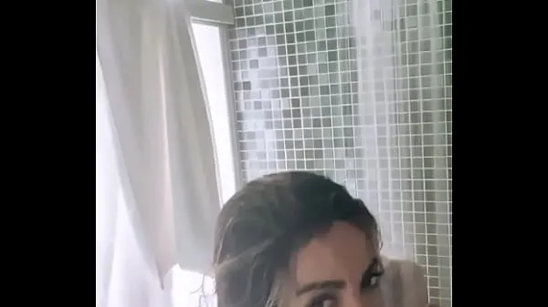 مقاطع فيديو عالية الدقة Anitta leaks breasts while taking a shower