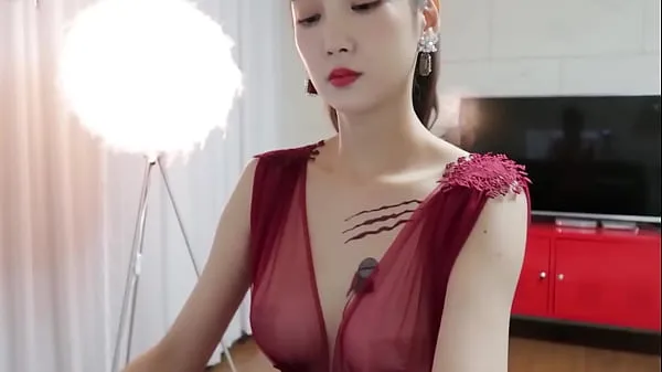 HD Beautiful lady shows her sexy figure and big boobs 강력한 동영상