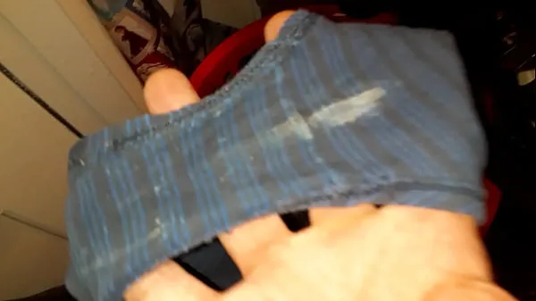 Videa s výkonem Sniffing Wet Panties HD