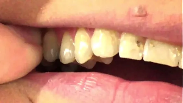 HD Mouth Vore Close Up Of Fifi Foxx Eating Gummy Bears kuasa Video