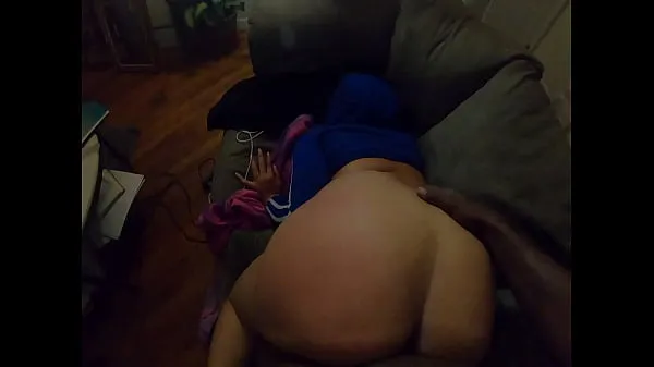 HD Pounding my roommates big booty wife on the counch kuasa Video