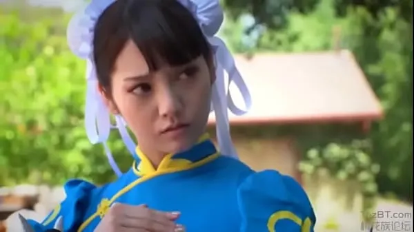 Videá s výkonom Chun li cosplay interracial HD